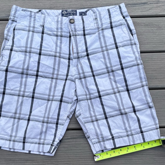 American Rag; White & Black Plaid; Minor/No Wear; SlimFit Cargo Shorts; Waist 34 - Picture 5 of 7